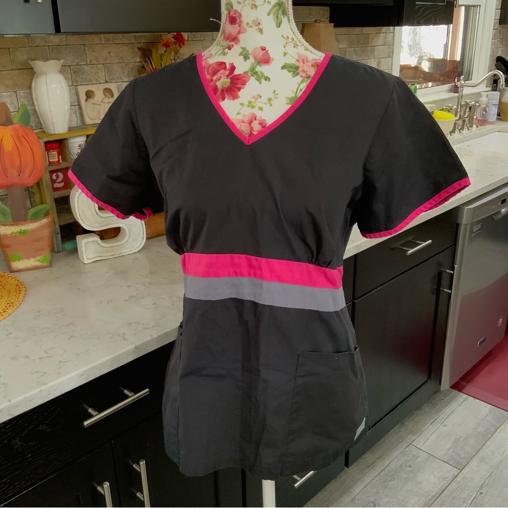 Izzy Scrubs V Neck Scrub Top 
Size Medium Black Gray Pink